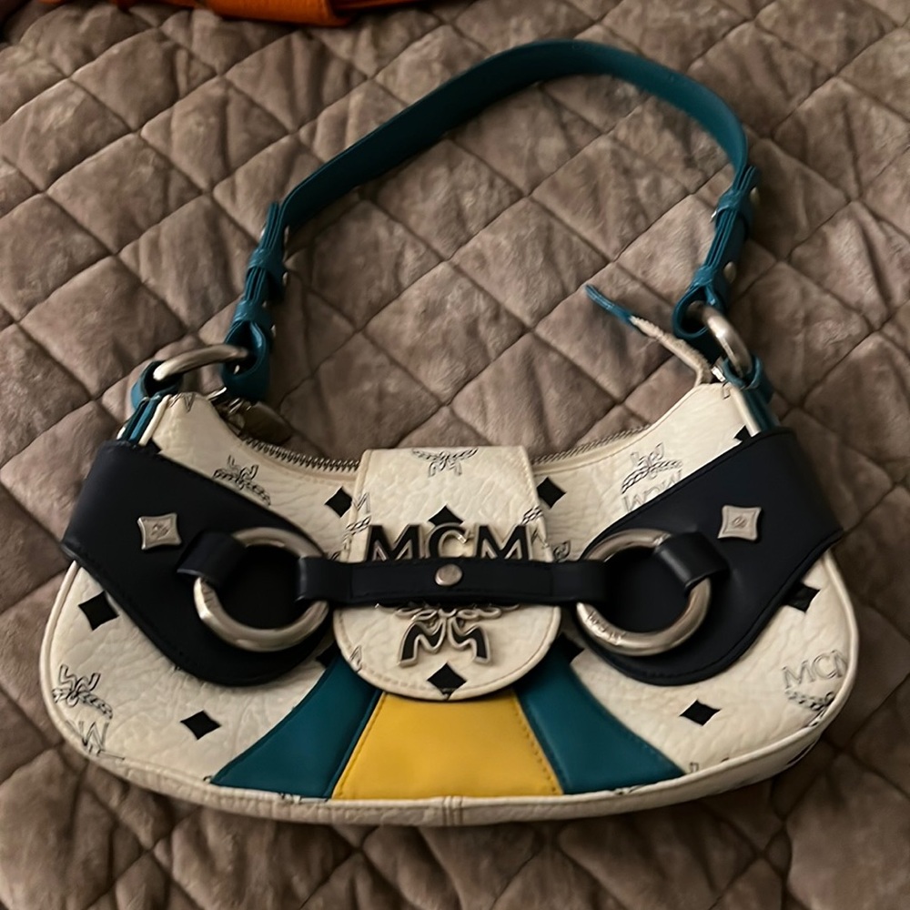 MCM rare design shoulder bag 🫠🔥🎉❤️